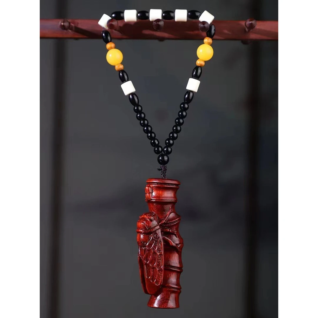 血檀雕刻一鸣惊人形状手把件 083（无礼盒）