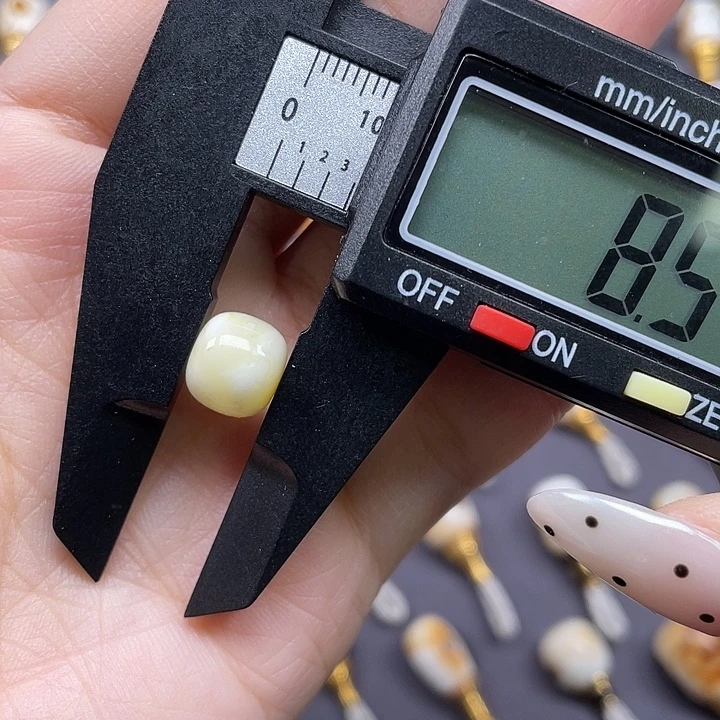 琥珀未镶嵌裸石9.5x8.5mm