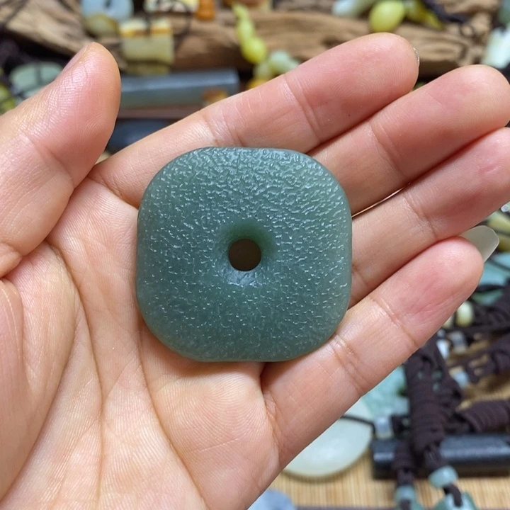 蛇纹石玉未镶嵌挂件?****