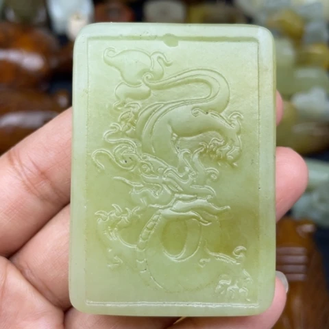 未镶嵌蛇纹石玉颈饰17