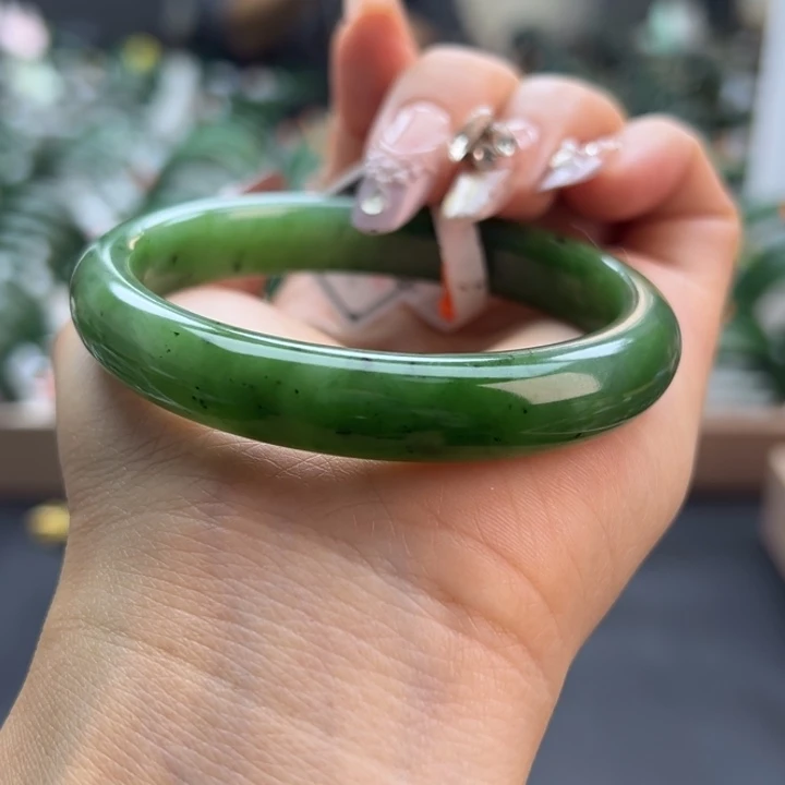 和田玉（碧玉）未镶嵌手镯