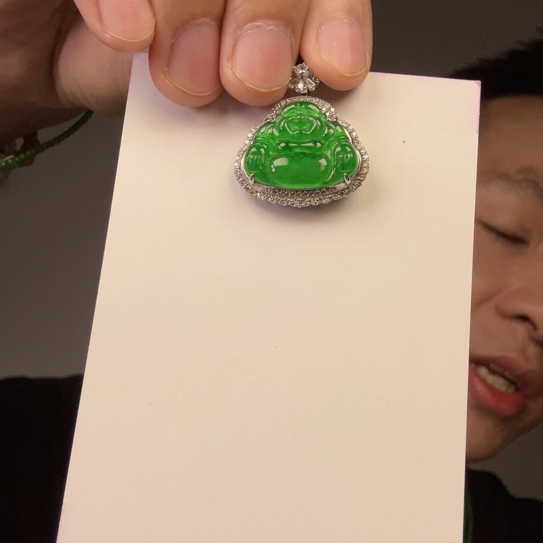颈饰未镶嵌翡翠一件