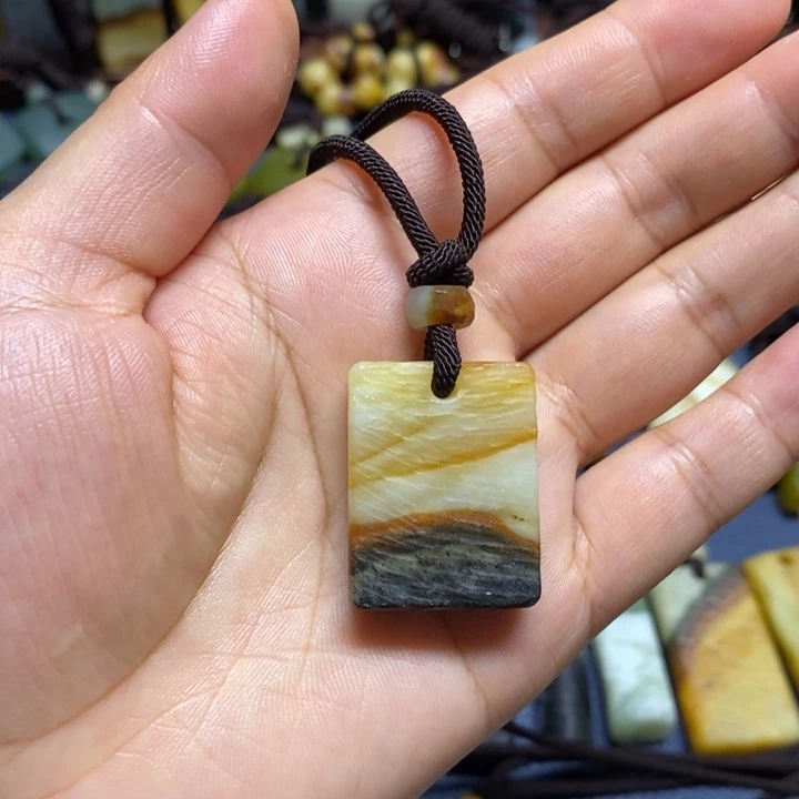 未镶嵌蛇纹石玉颈饰