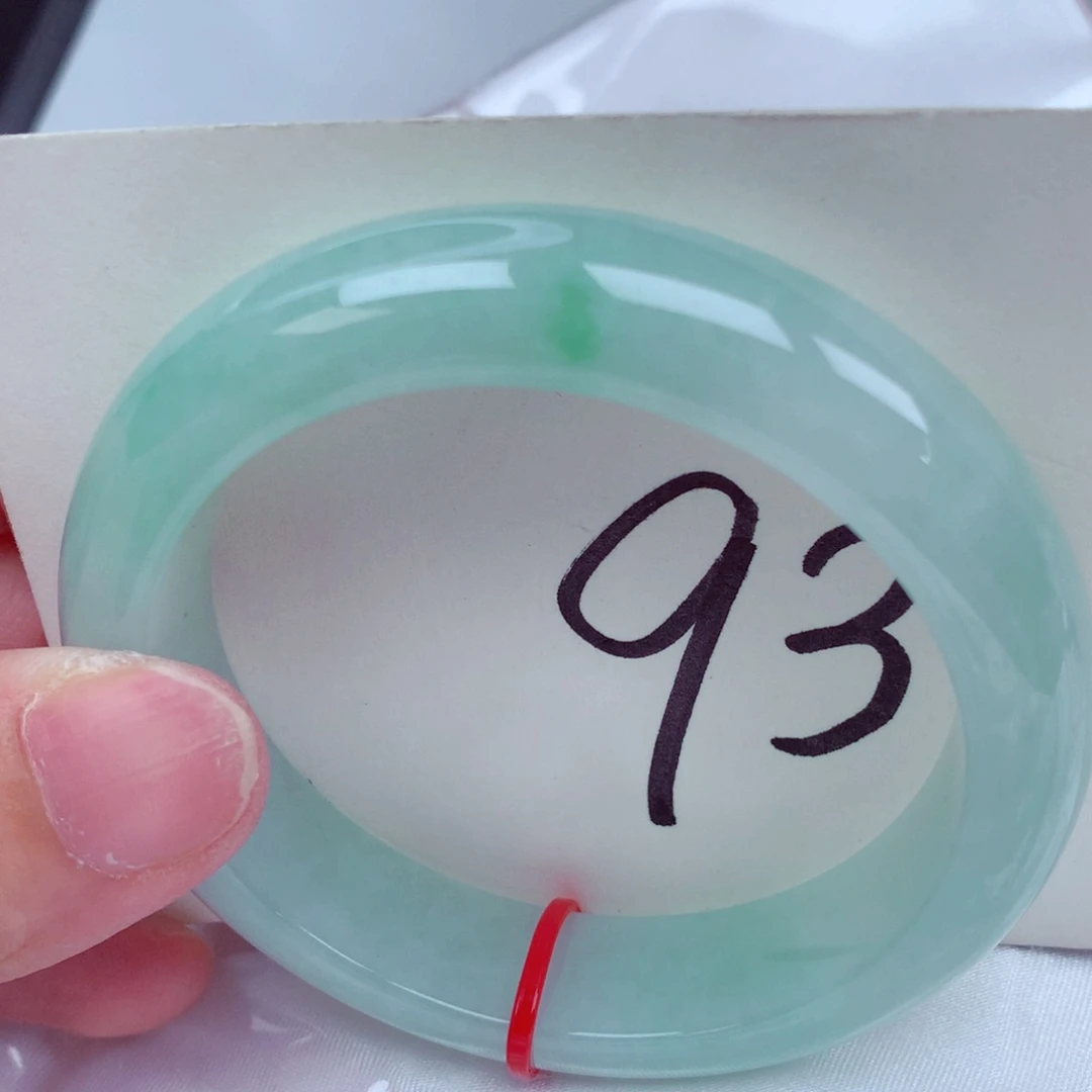 翡翠手镯未镶嵌翡翠