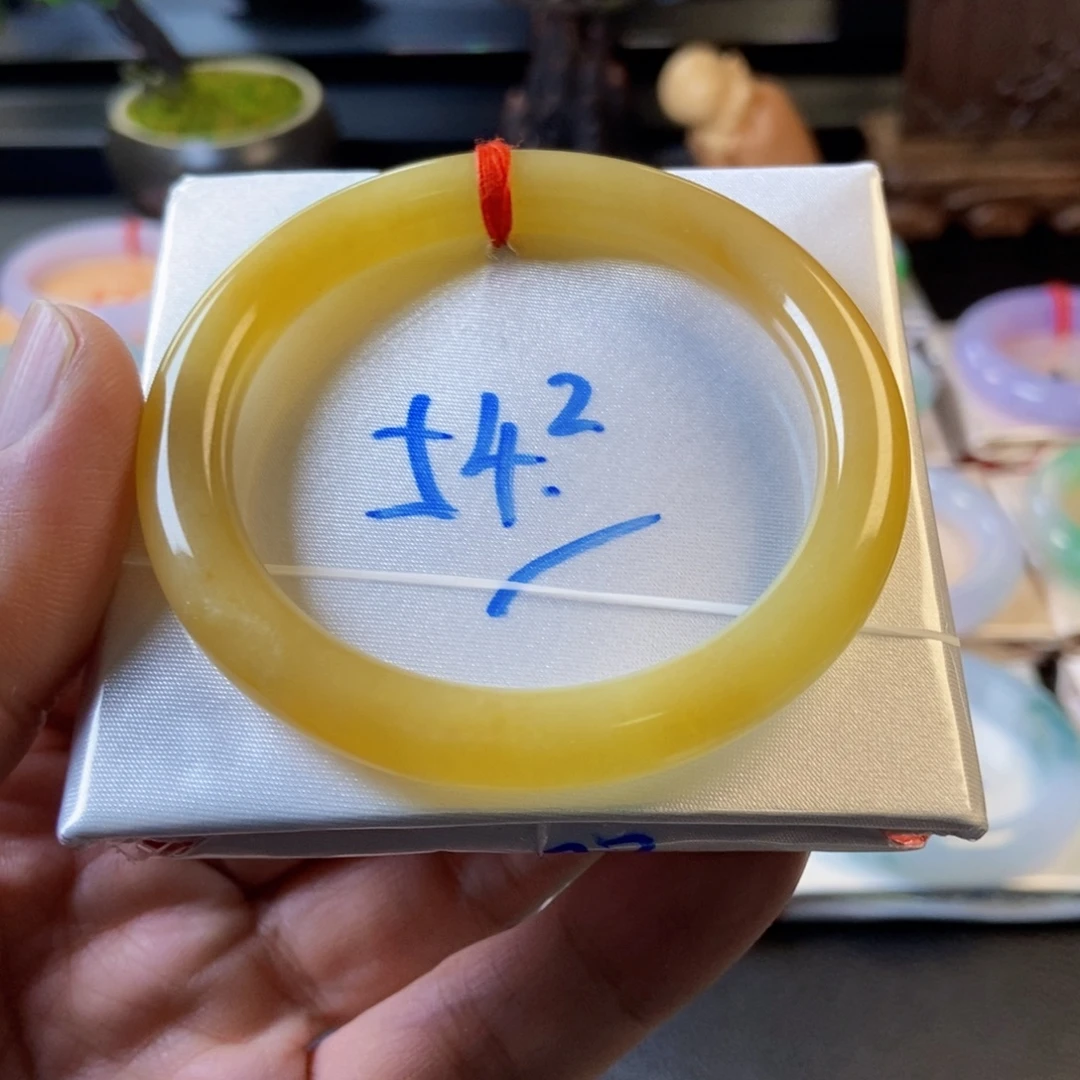 翡翠未镶嵌手镯47、满黄美人条