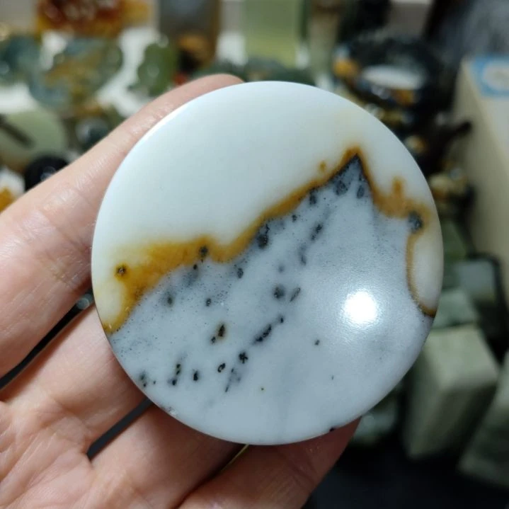 岫玉未镶嵌镯子心款式