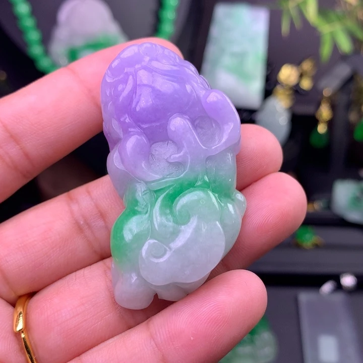 翡翠未镶嵌吊坠(赠链)