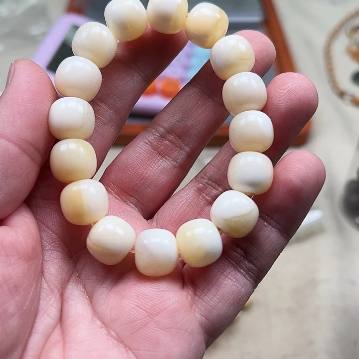 白玉菩提吊坠黄色3323