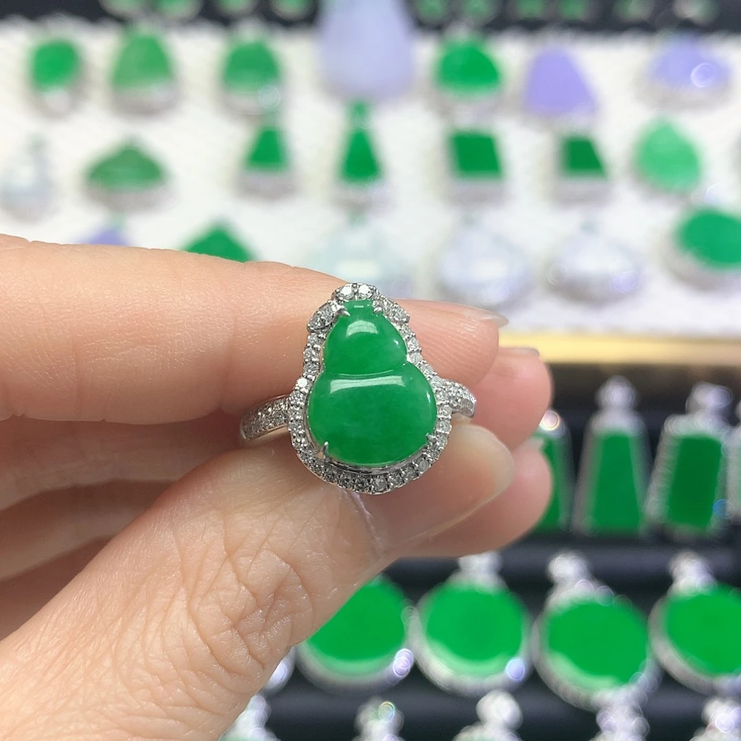 18K金镶嵌戒指翡翠戒指