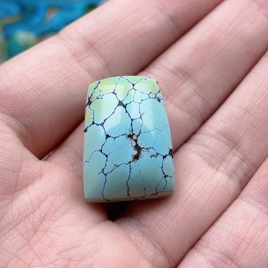 绿松石未镶嵌珠宝奇石7.8g尺寸17.3x24.3x10.3mm