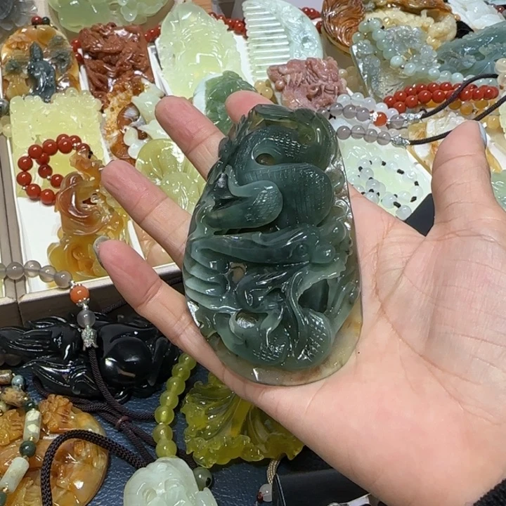 未镶嵌蛇纹石玉吊坠