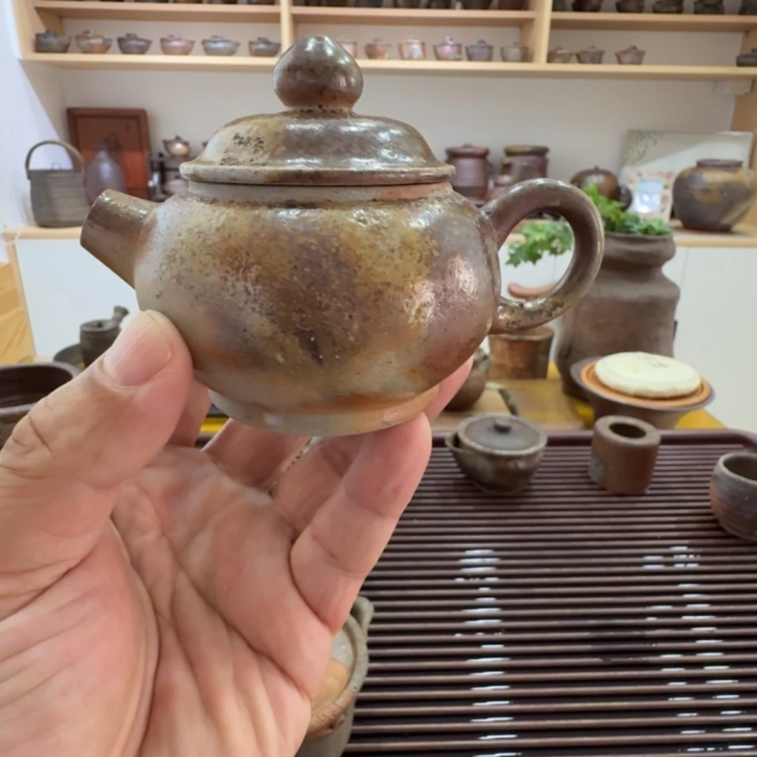 山本陶秀后手壶有断口