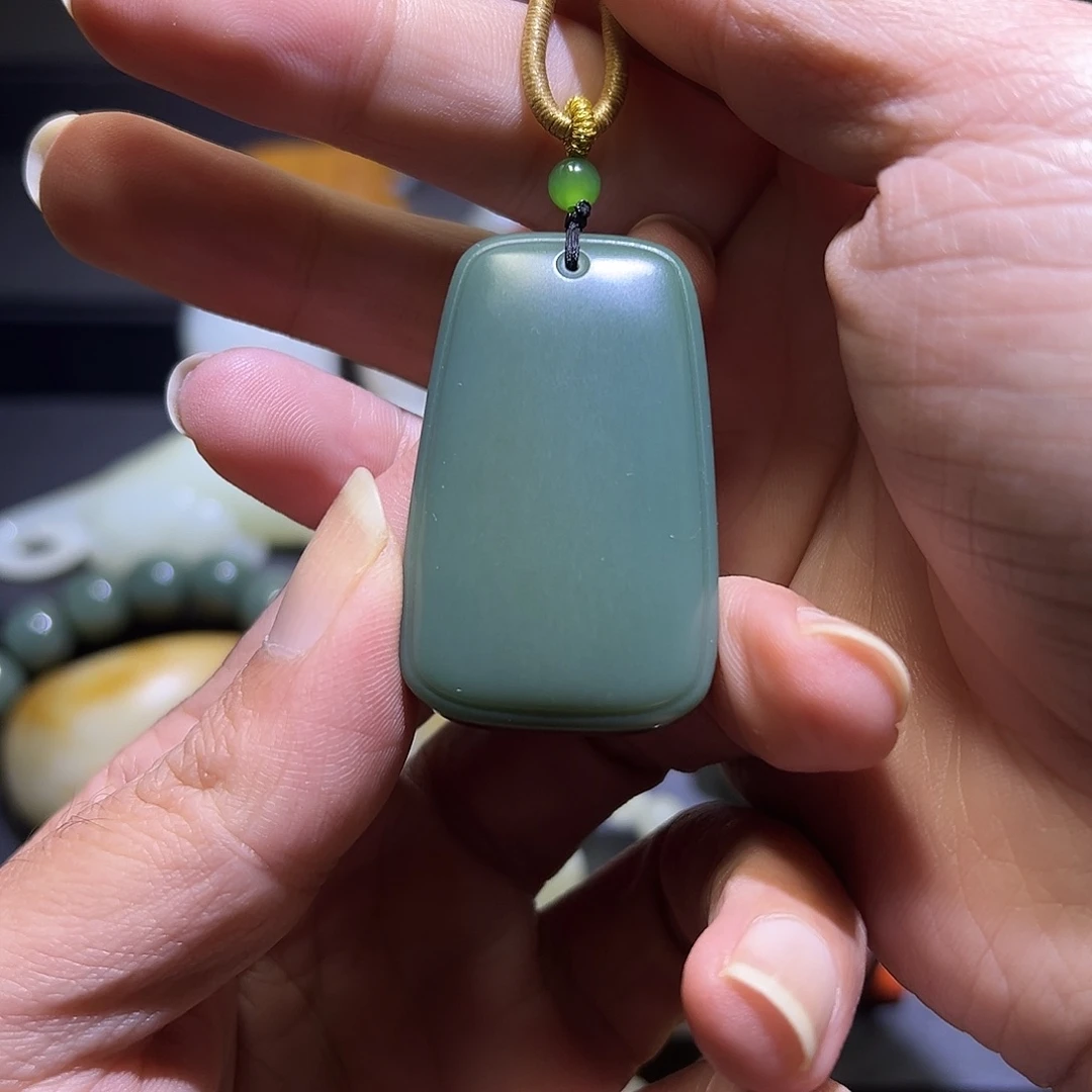 和田玉未镶嵌吊坠(赠链)