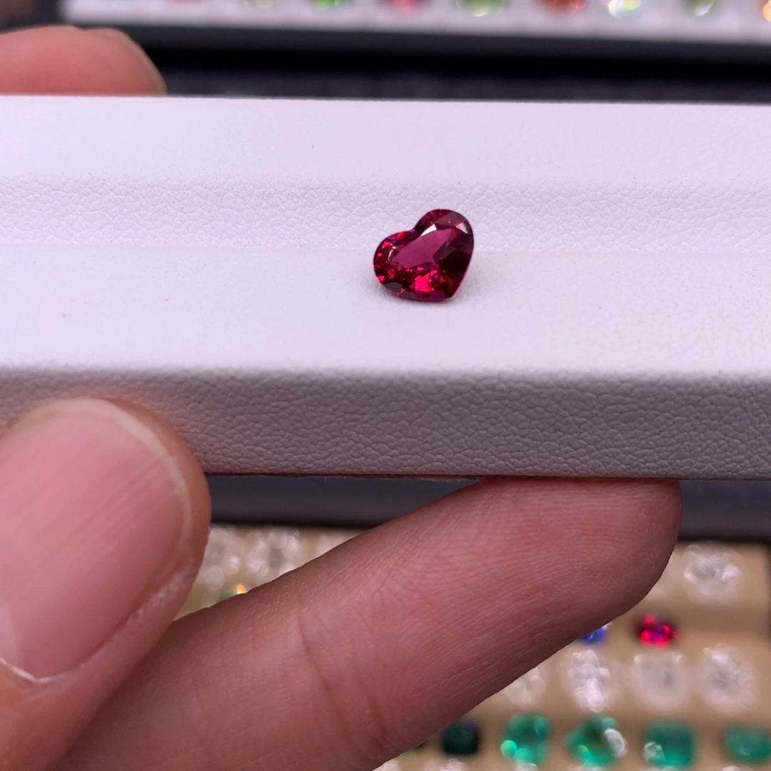 红宝石裸石未镶嵌