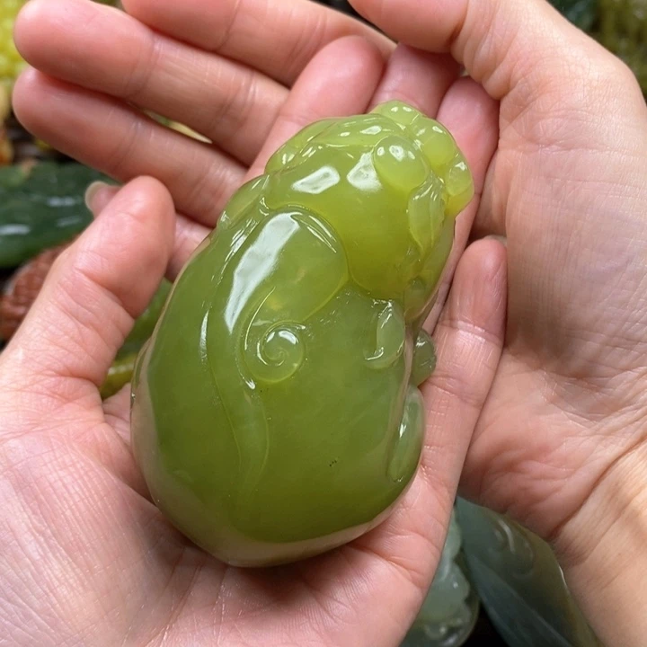 蛇纹石玉珠宝奇石未镶嵌静*