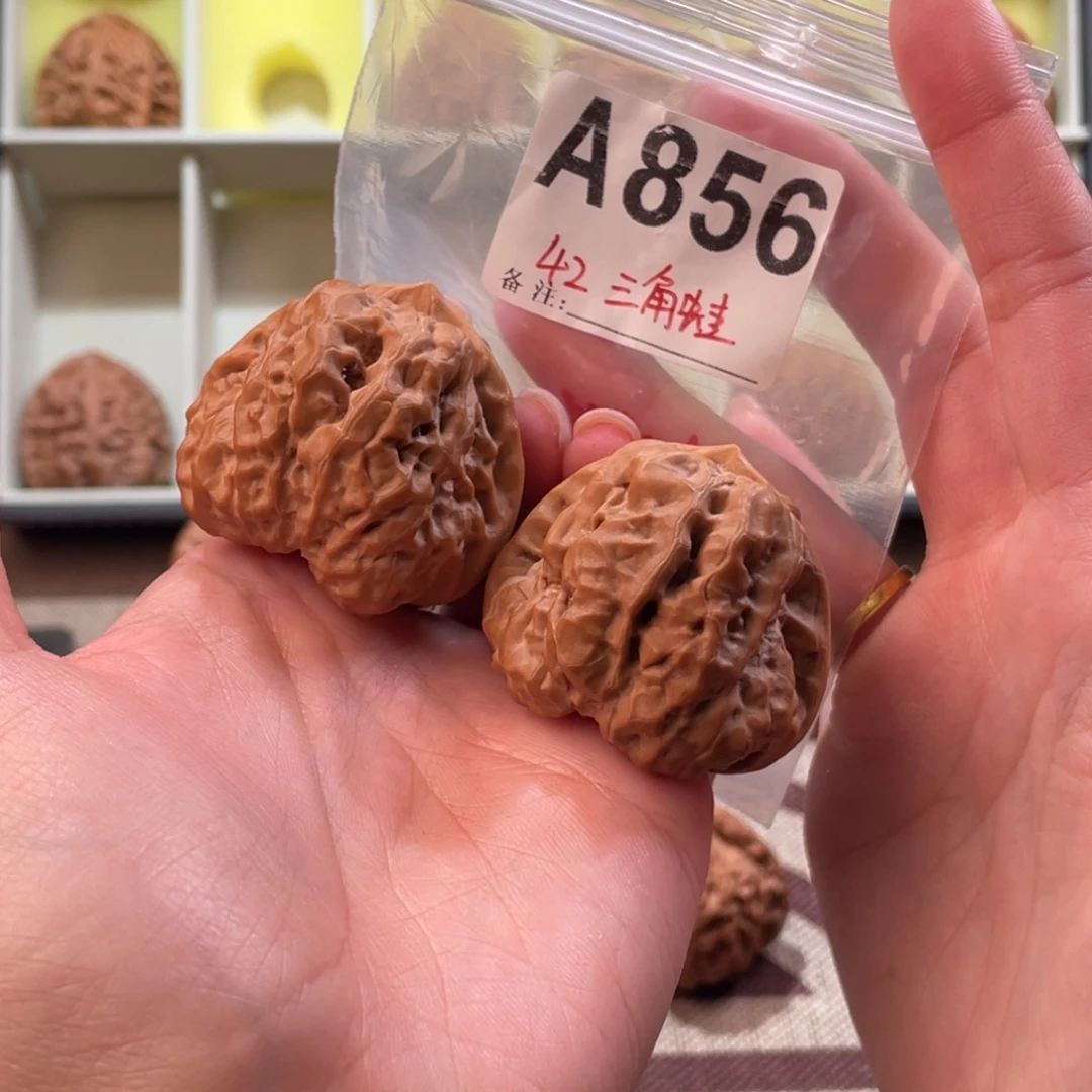 42三角蛙文玩核桃