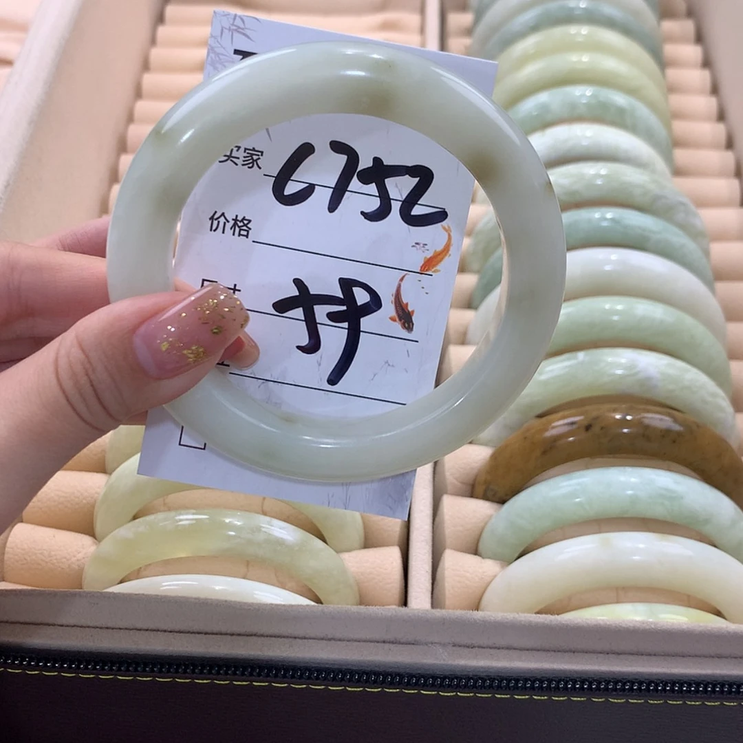 【闪购商品】蛇纹石玉未镶嵌手镯