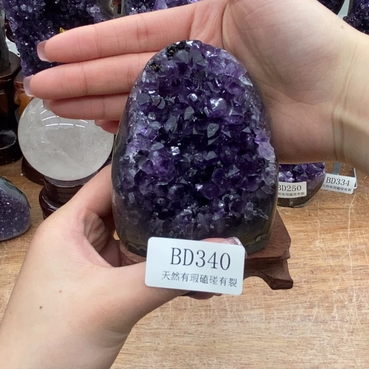 紫晶未镶嵌大型摆件（非配饰）