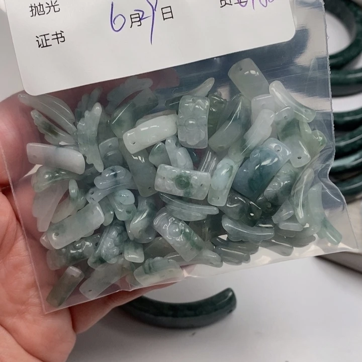 翡翠未镶嵌颈饰用****2天然翡翠