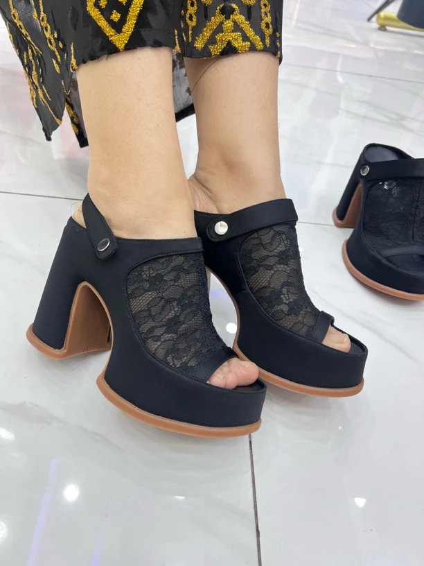 2698-81夏季新款粗跟超轻时尚白搭凉鞋网面