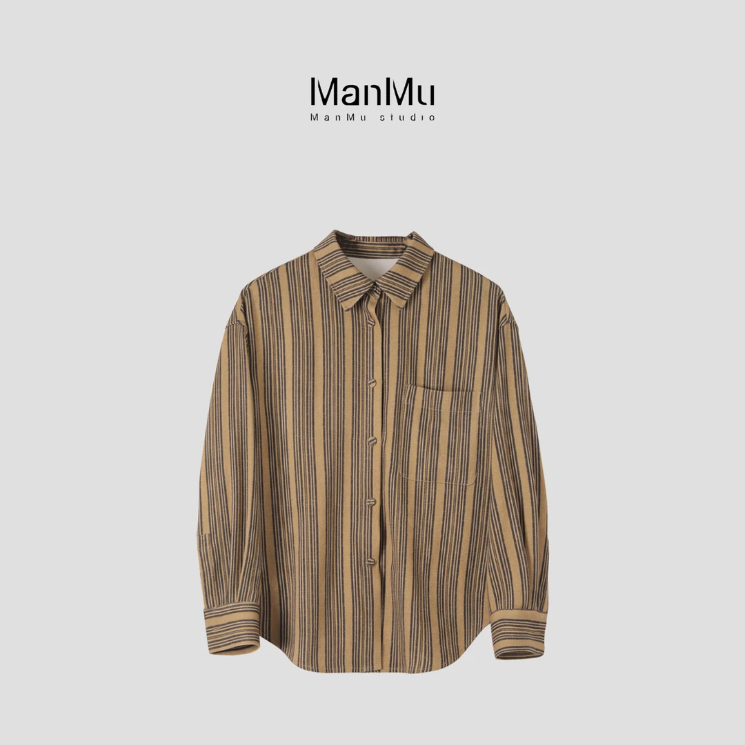 满目ManMu【张琪专属】老钱风秋季时尚百搭卡其条纹衬衣350386