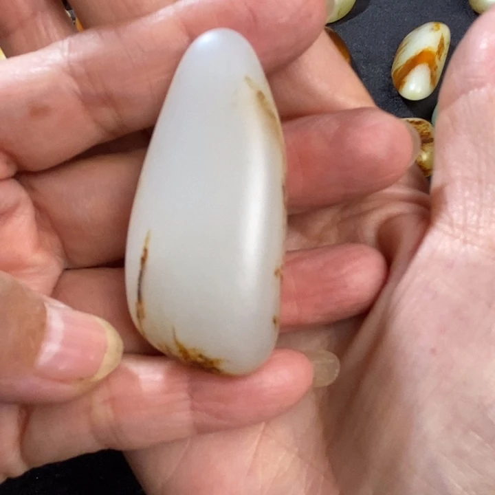 和田玉未镶嵌把件