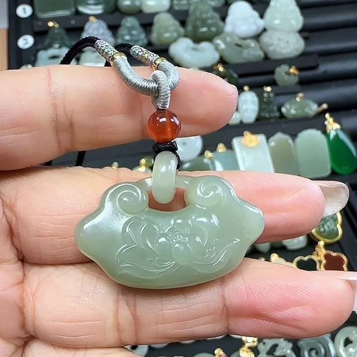 和田玉吊坠(不含链)未镶嵌墨*