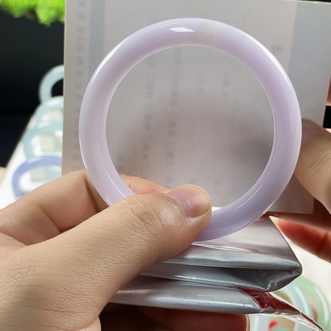 翡翠手镯未镶嵌3。