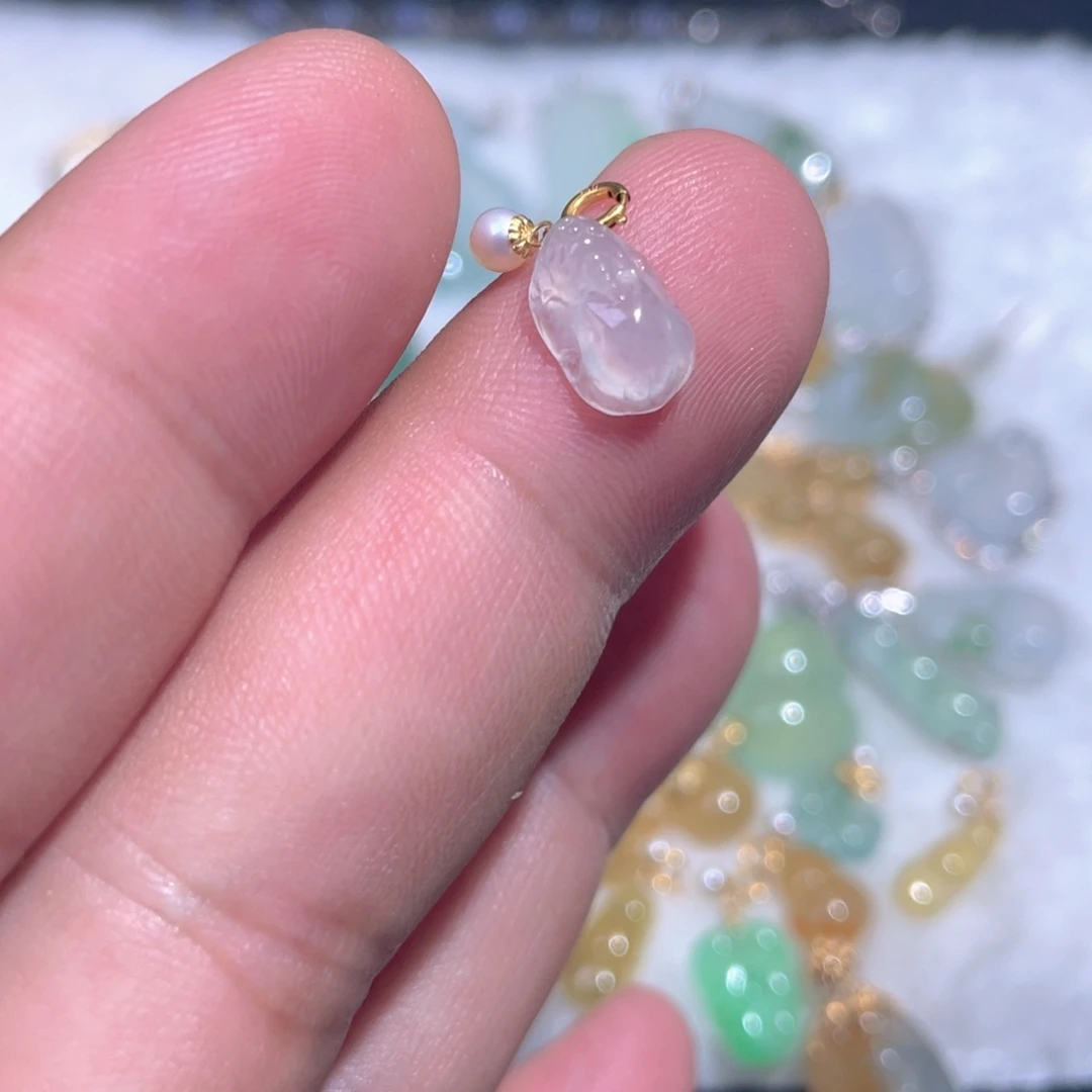 翡翠18K金镶嵌颈饰