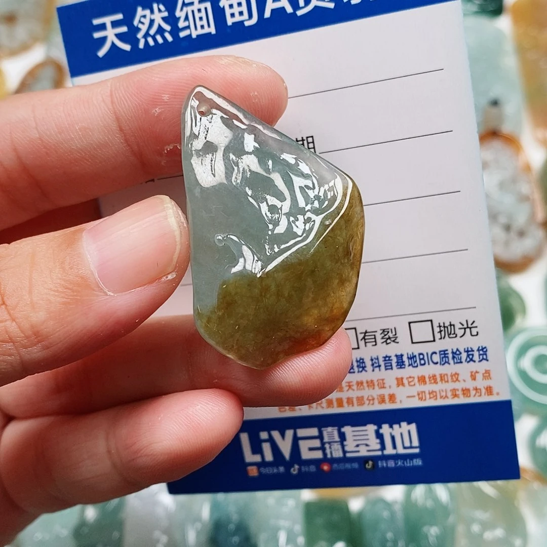 翡翠未镶嵌颈饰悟道
