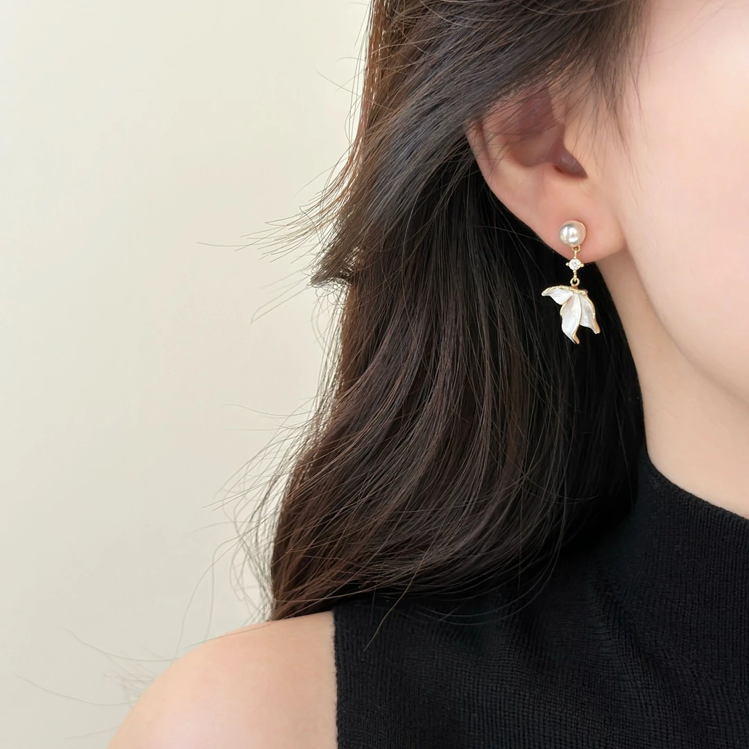 珠珠鱼尾小流苏耳环耳坠女士秋冬2025新款爆款耳钉轻奢高级感耳饰