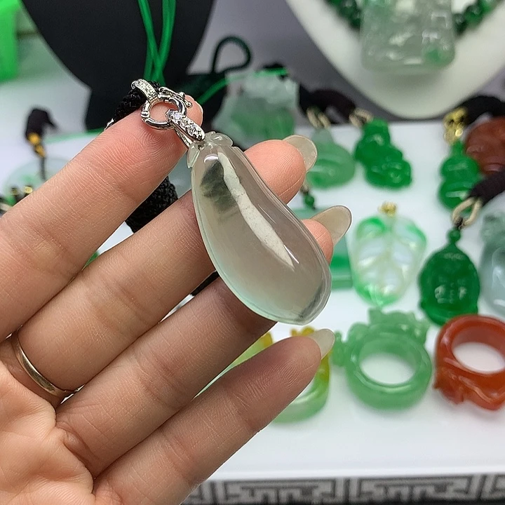 翡翠未镶嵌颈饰源头