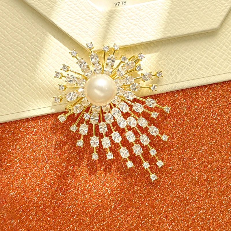 铜合金锆石胸针 水晶花朵胸针R0613