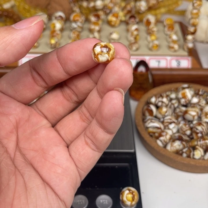 琥珀裸石未镶嵌翀**饰77号