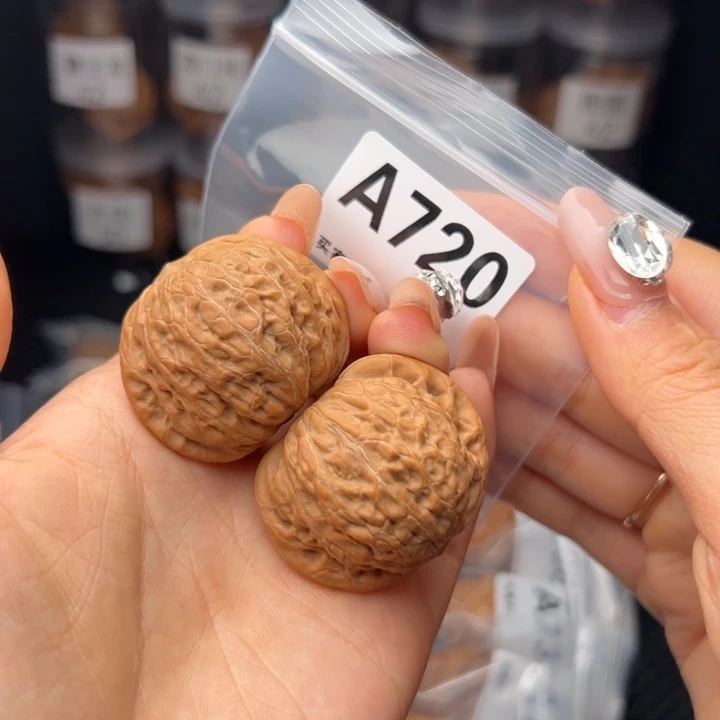 侒***噫文玩核桃吊坠铁锤