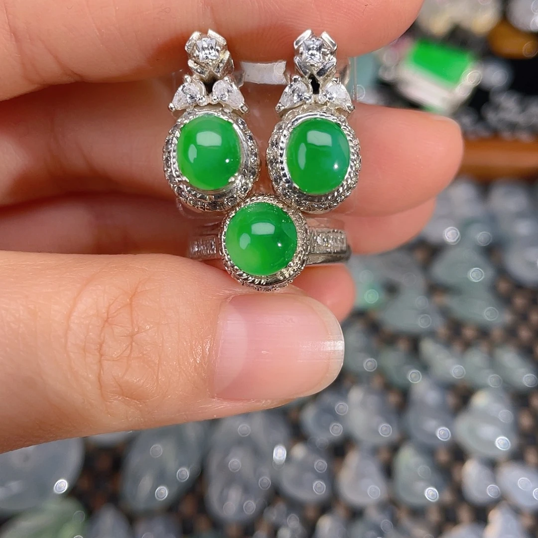 翡翠未镶嵌项圈天然缅甸A货翡翠