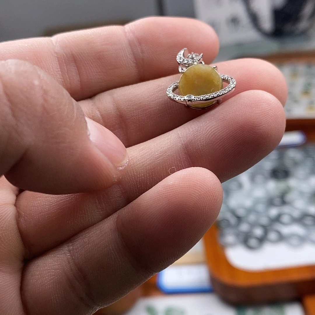 翡翠颈饰未镶嵌日月星球款