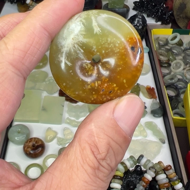 懿****岫玉未镶嵌颈饰顶级辽阳红精品花玉高货