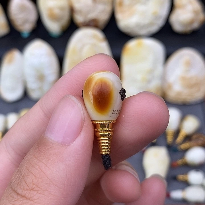 未镶嵌琥珀裸石10三通b140