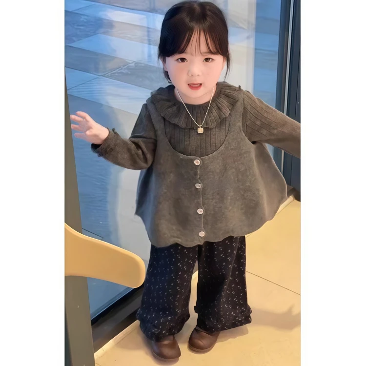 女宝秋季森系套装2025新款儿童洋气针织马甲打底衫碎花阔腿裤三件