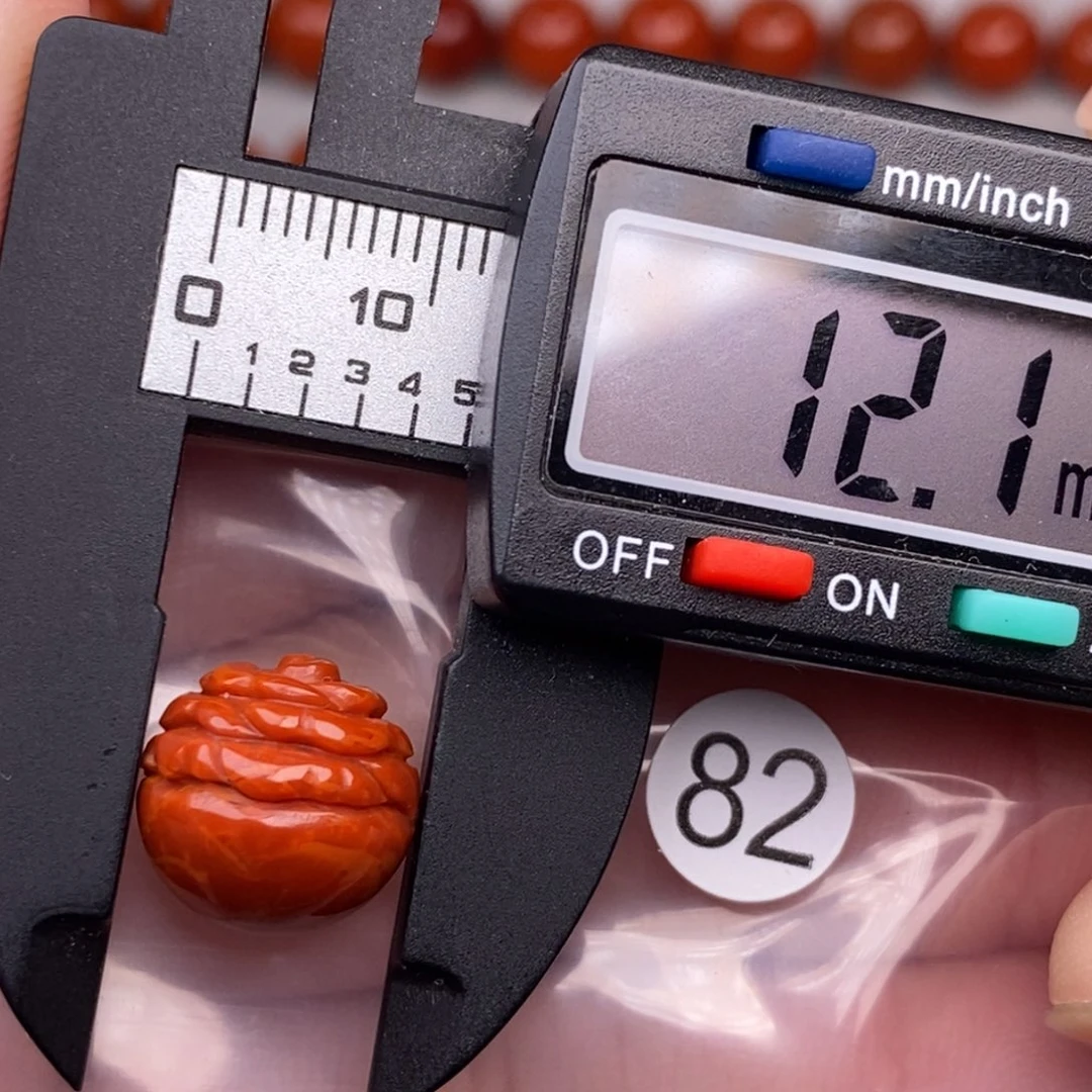 南红玛瑙未镶嵌配饰有瑕疵