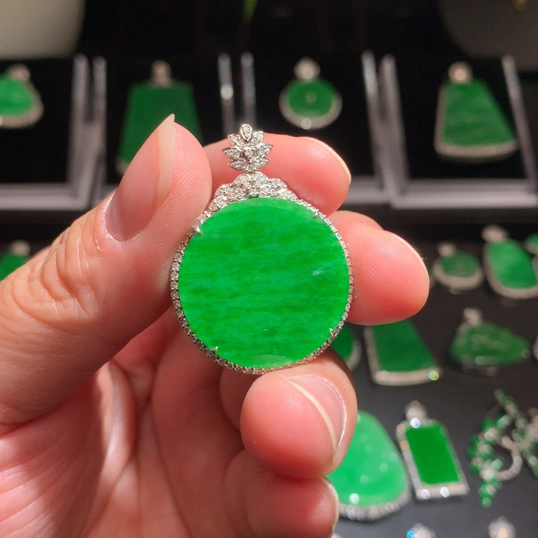 翡翠颈饰18K金镶嵌翡翠