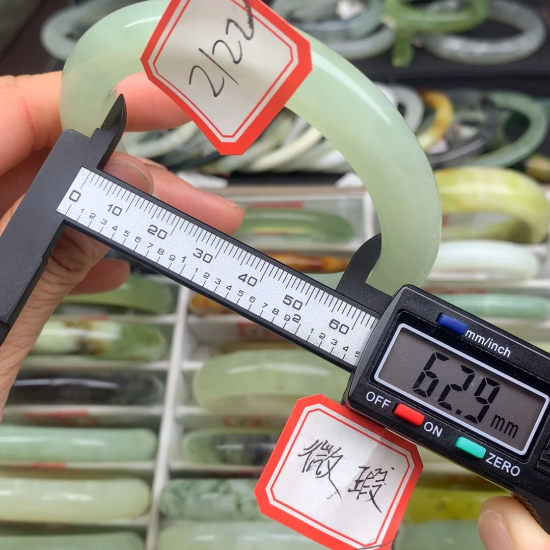 炸***.蛇纹石玉未镶嵌手镯2122