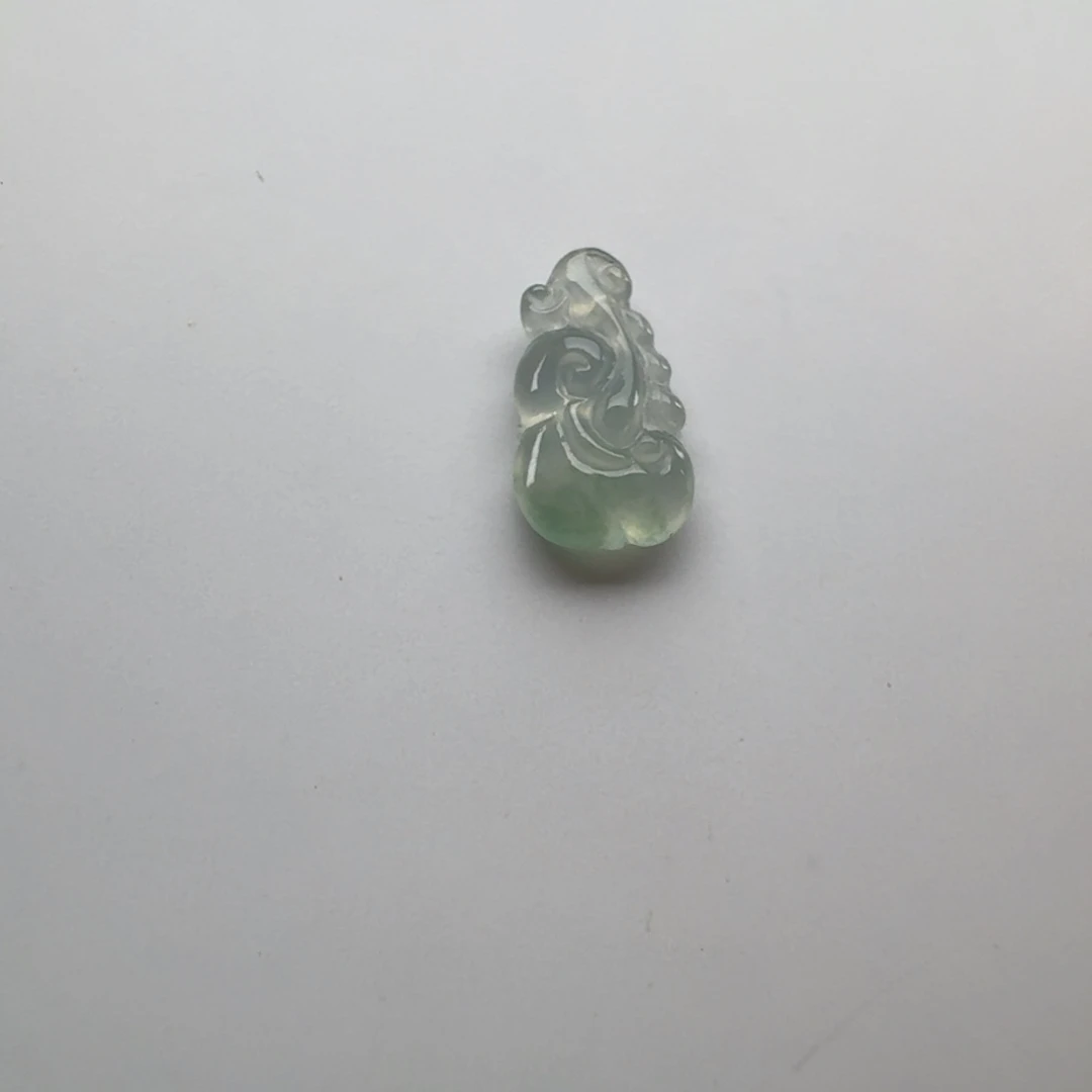 翡翠未镶嵌颈饰如意