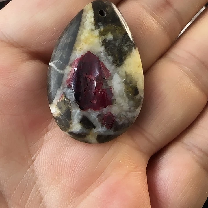 天然辰砂贵州万山天然大晶体朱砂吊坠正品