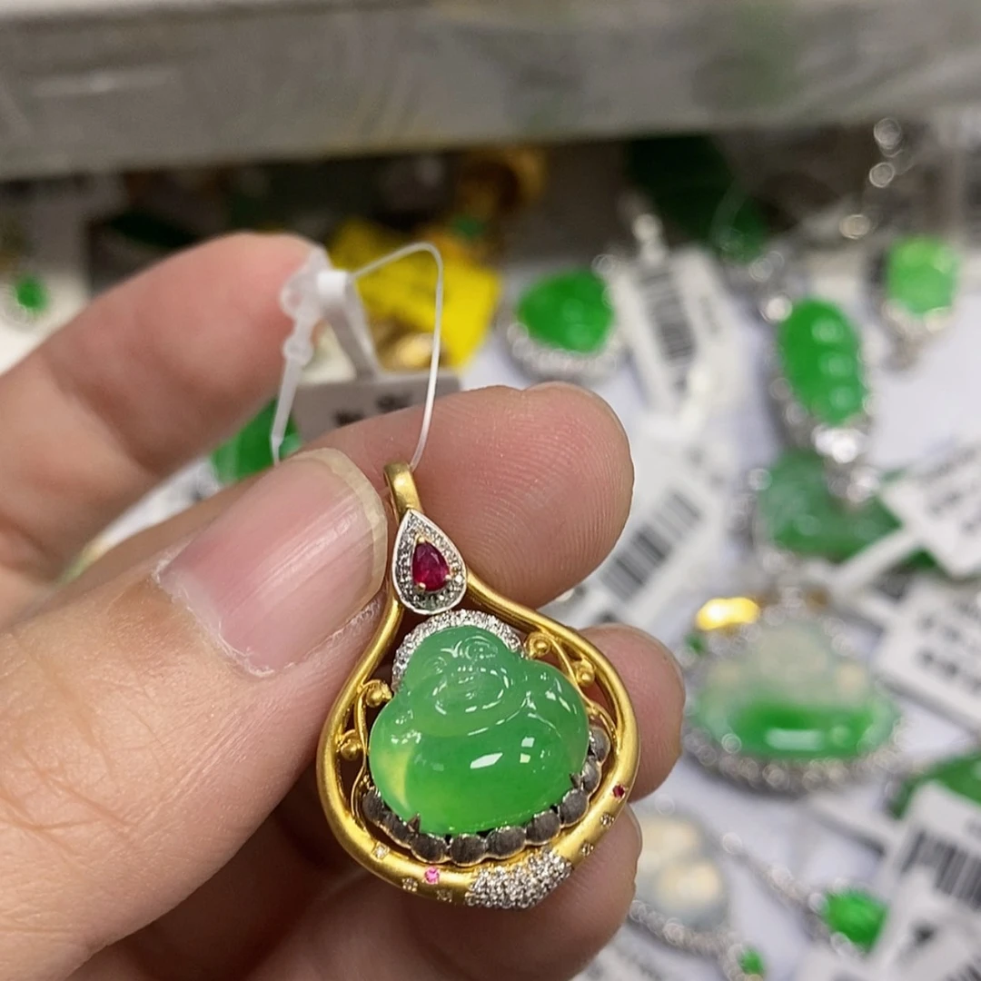 【闪购商品】颈饰18K金镶嵌翡翠小*吊坠