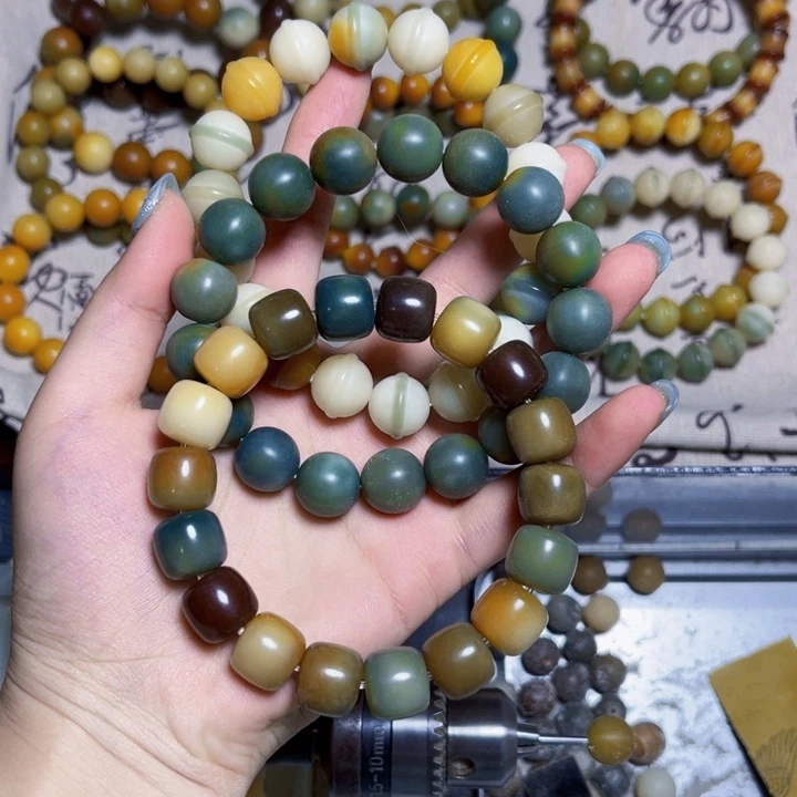 楚****吊坠菩提根/象牙果卡13.9星球，卡13阴皮料，卡12.9多宝桶珠