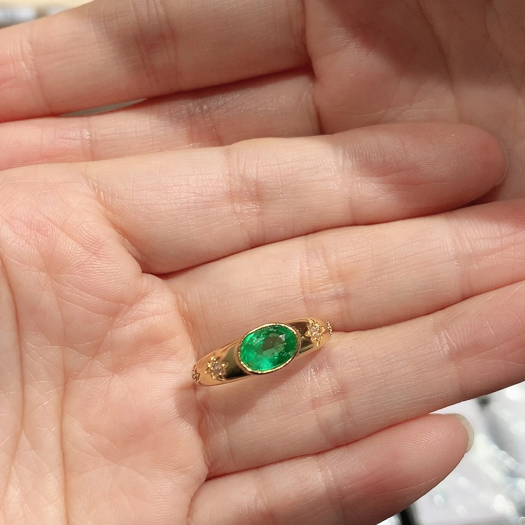 银S925镶嵌祖母绿戒指