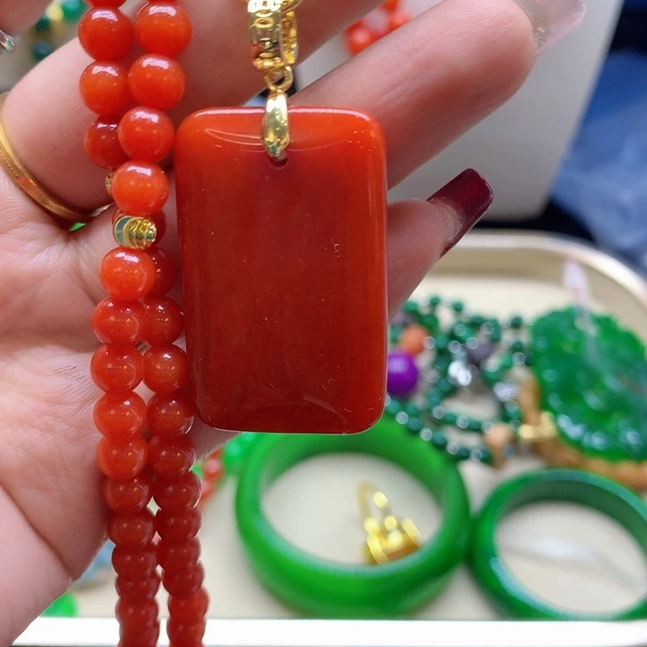 翡翠颈饰未镶嵌吊坠