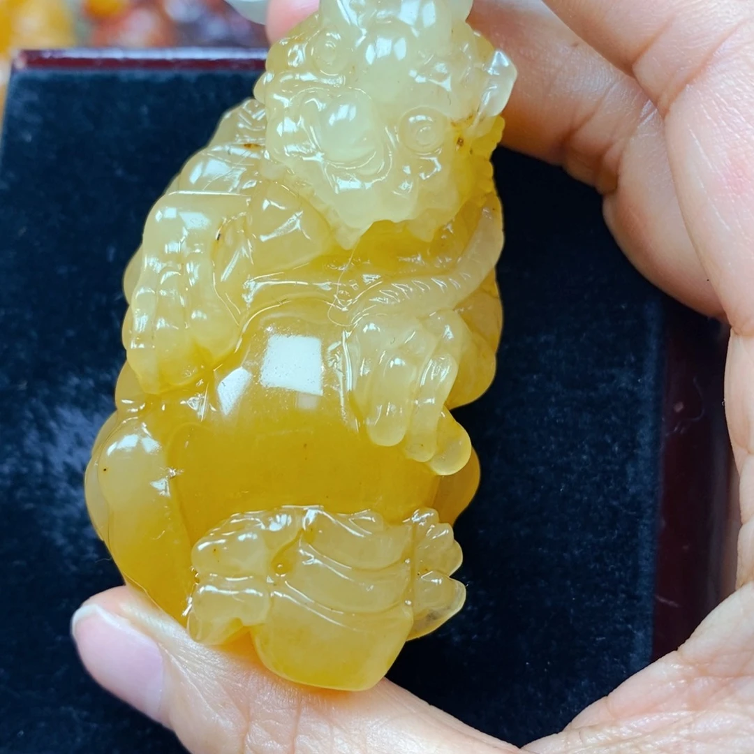 石英质玉（黄龙玉）未镶嵌颈饰